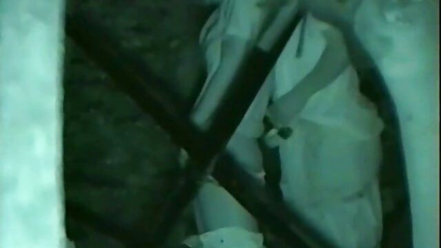 美しい巨乳ブルネット売春婦でベッド 女性 専用 エッチ な 動画