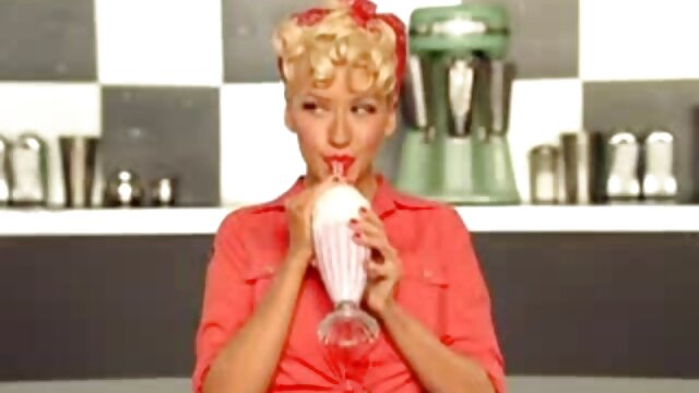 Lorna 女性 専用 動画 アダルト Mons甘い柄のベッドの上