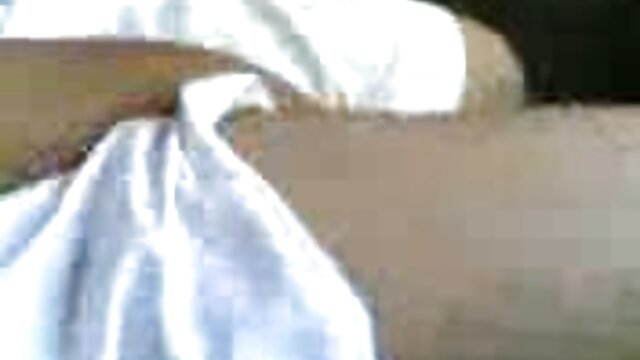 アクロバットは、プールでお守りを持っています 女性 専用 エッチ 無料 動画