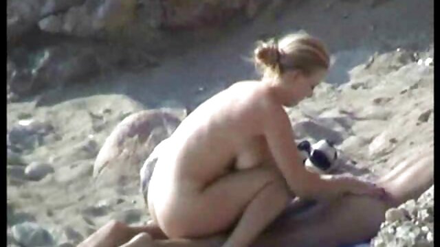美しいブロンド摩擦彼女の胸のバスルーム 女性 専用 無 修正 動画