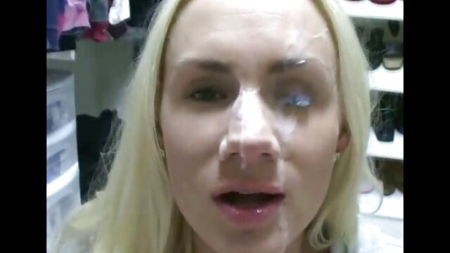 金髪の売春婦は巧みにコックを吸う 女性 専用 エッチ 動画 無料